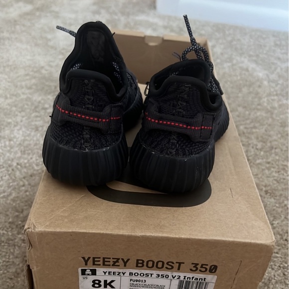 Yeezy Boost 350 V2 - Picture 2 of 5